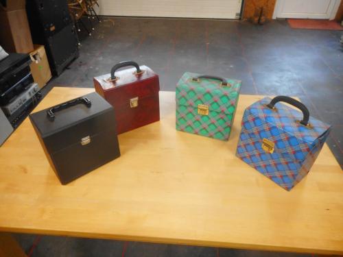 4 vintage kofertjes voor singels