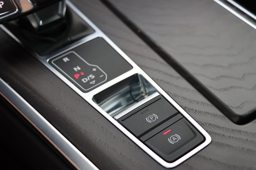 Audi A6 avant 50 tfsi e quattro design 299pk s-tronic