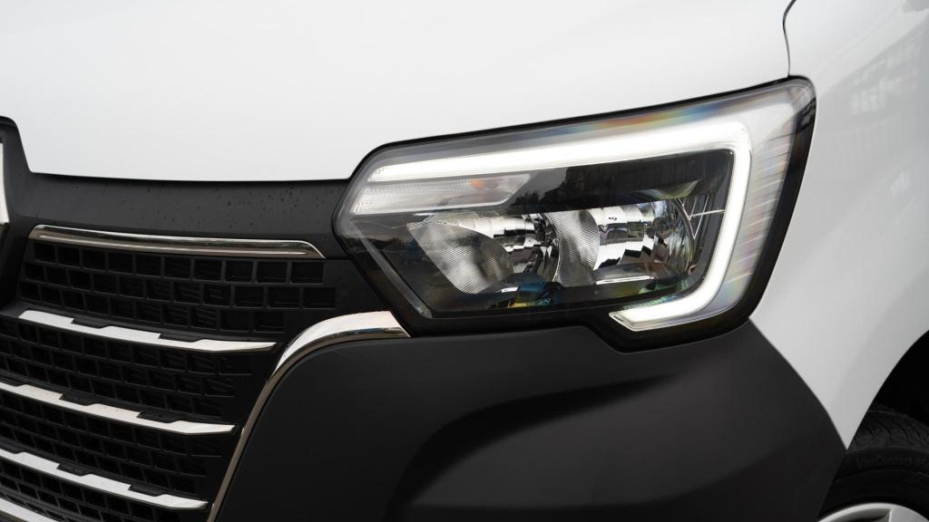 Renault Master t35 2.3 dci 135 l2h2 comfort | camera | vloerplaat | navigat