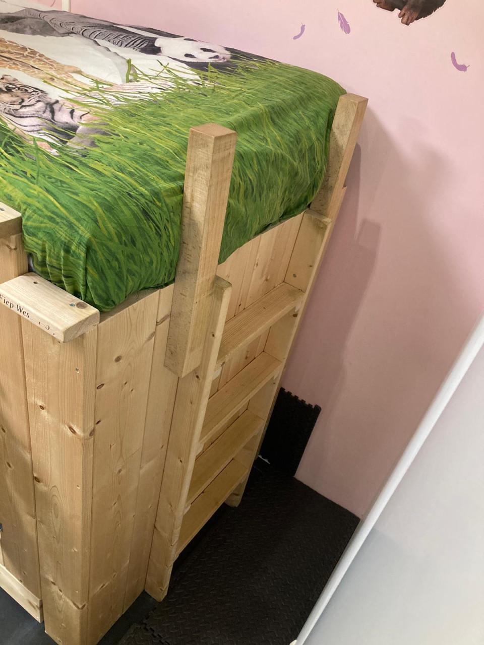 Kinderbed 200x90 Bedhuisje Huisbed stapelbed 3 persoons