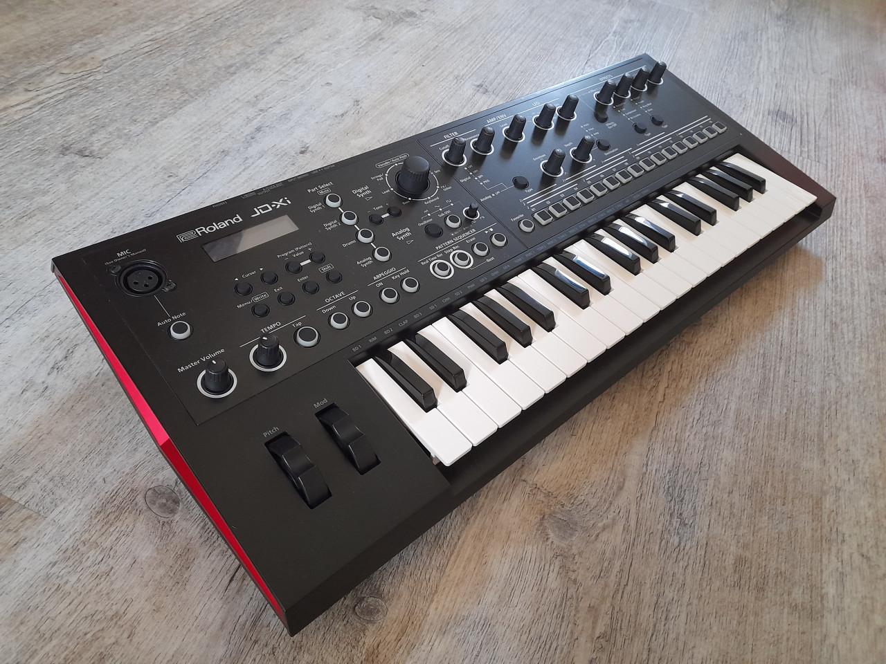 Roland JD-Xi analoge/digitale crossover synth