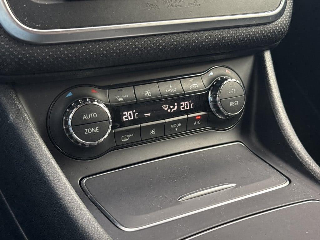 Mercedes-Benz A-Klasse 180 amg night edition plus | h&k | carplay | leder |