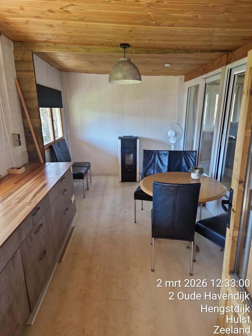 Instapklare stacaravan met staanplaats te koop in Hengstdijk zws vlaanderen