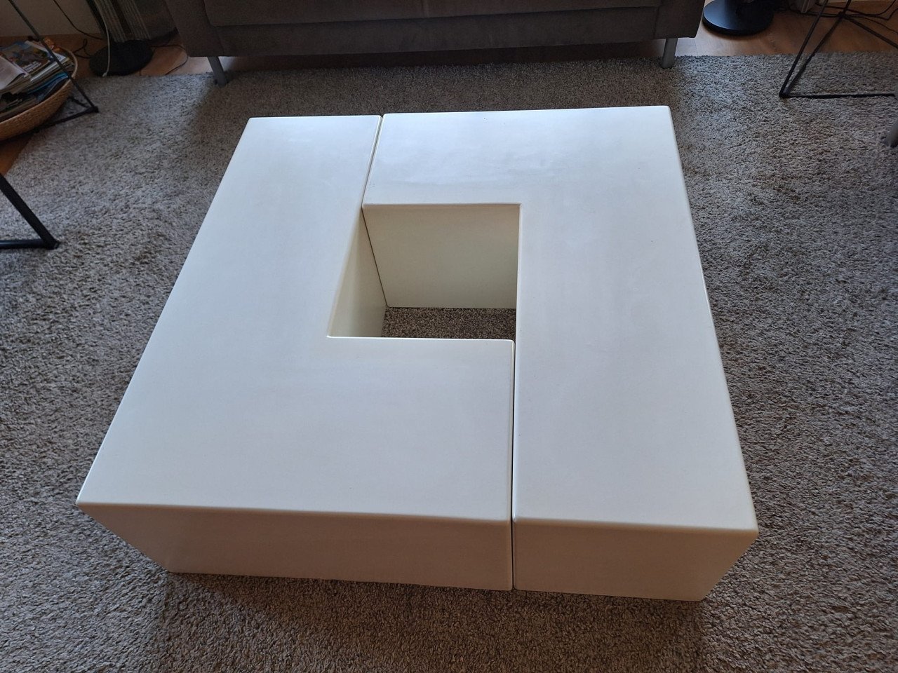 2x  L-vormige witte salontafel