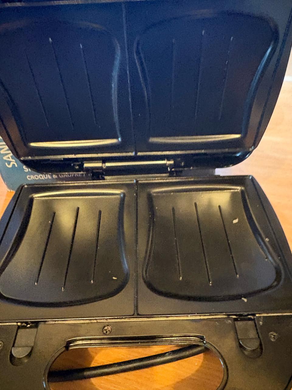 Nieuw: Tosti- Wafelijzer. Nooit gebruikt.