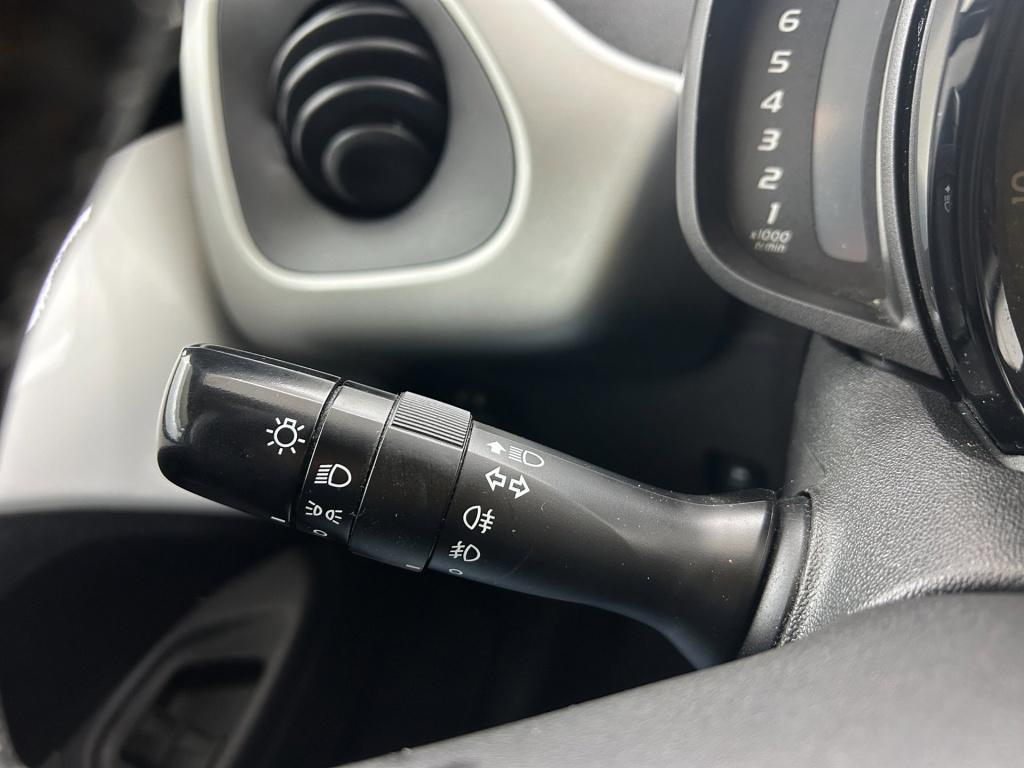 Toyota Aygo occasion 1.0 vvt-i x-play | wit | tweedehands toyota aygo | air