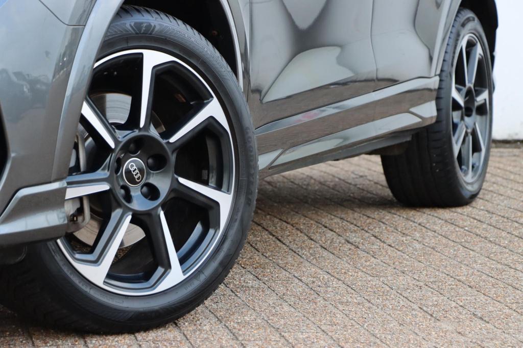 Audi Q3 45 tfsi e s edition 245pk s tronic | soh 99,7% |