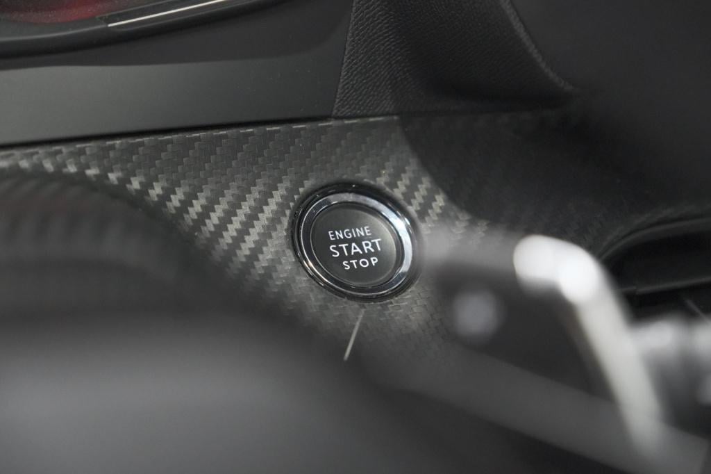 Peugeot 2008 puretech 130 eat8 allure | camera | navigatie | apple carplay 