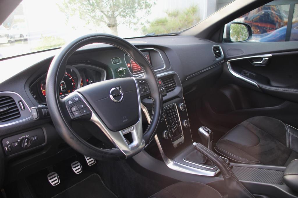 Volvo V40 2.0 t2 r-design - leder/alcantara - harman kardon - led - navi - 