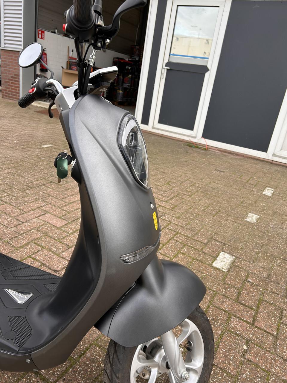 E-scooter Yadea C-umi