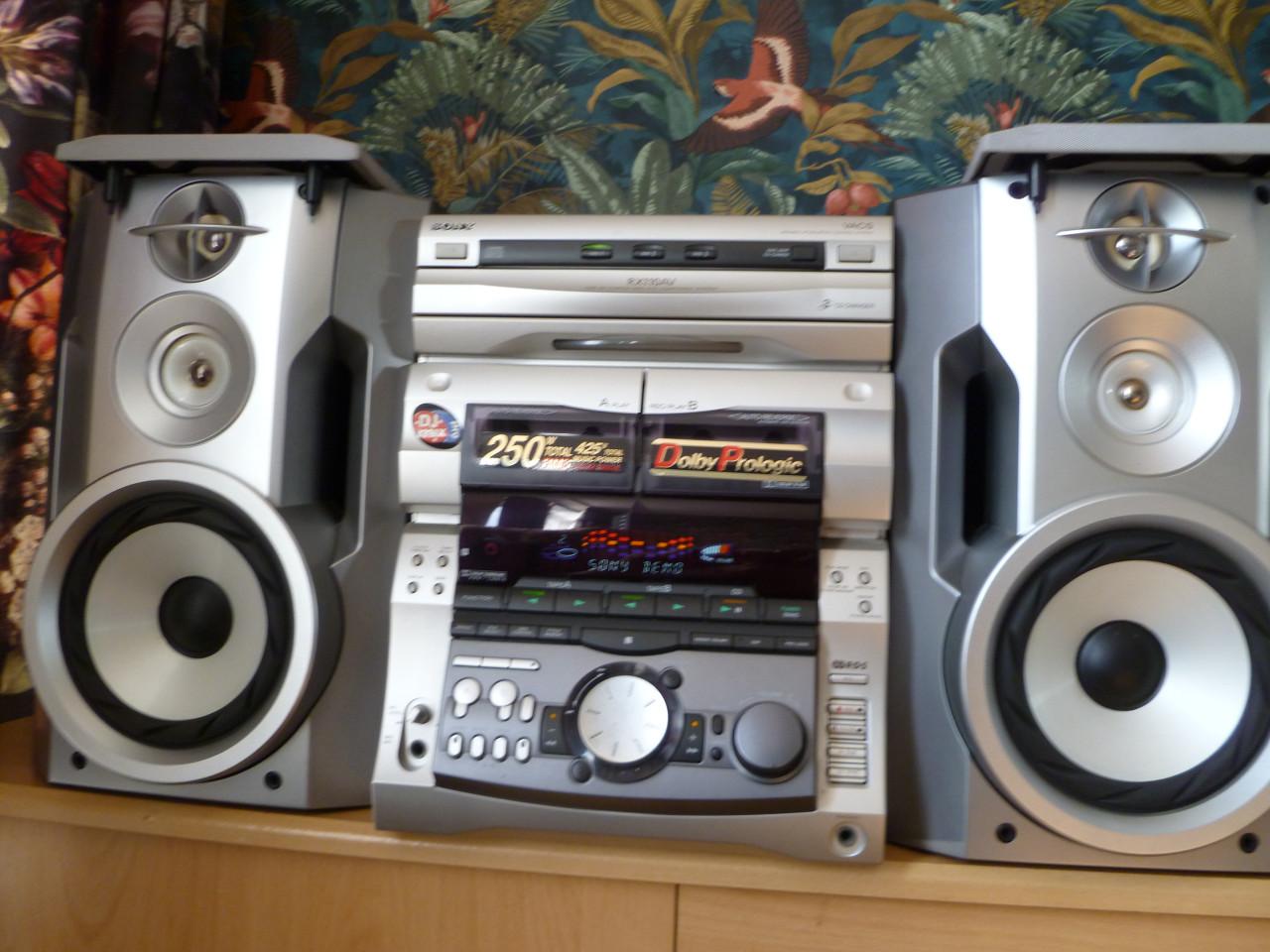 Sony stereo,set met een 3 cd wisselaar