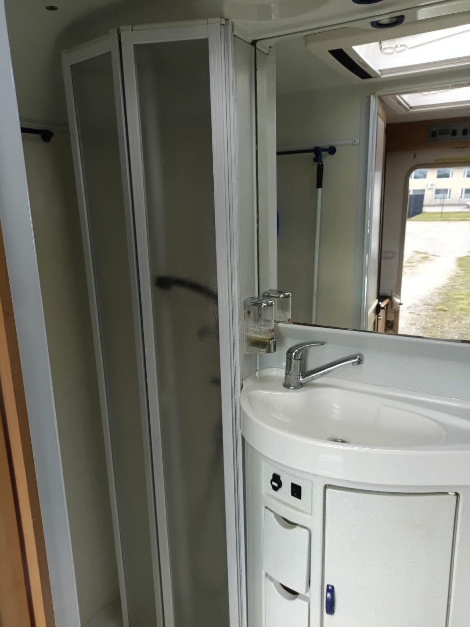 Hymer B 584