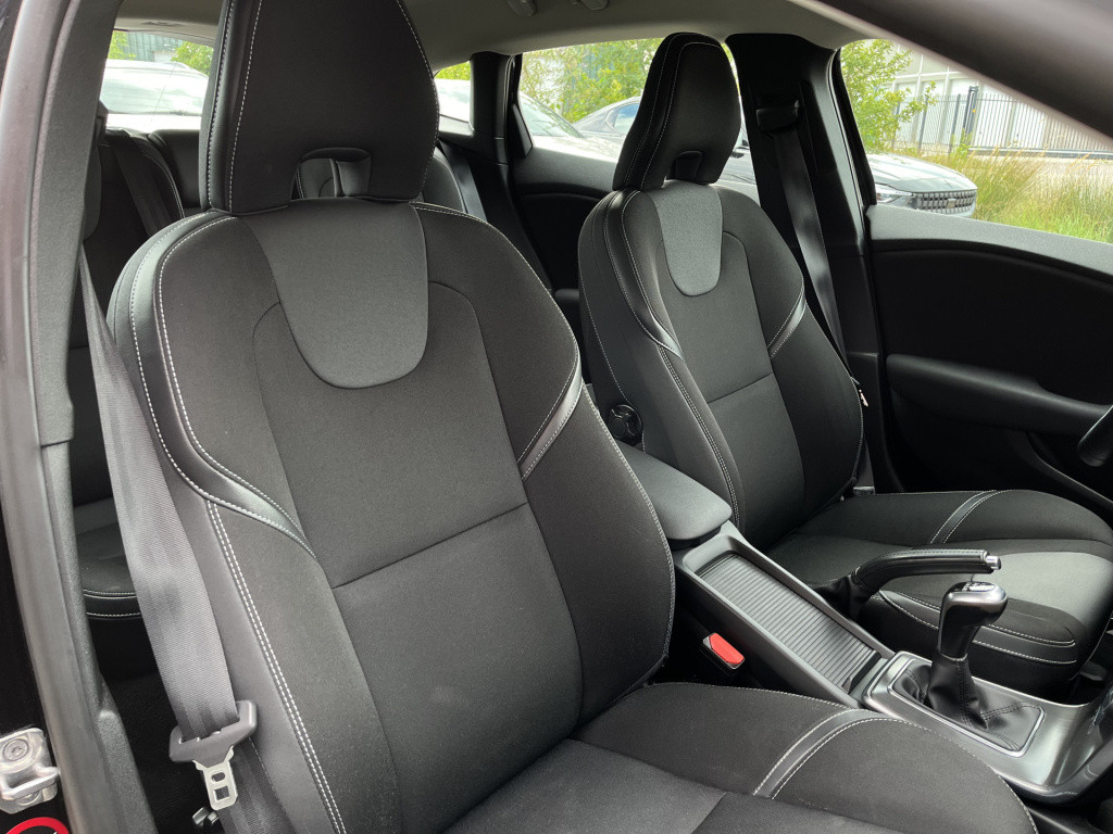 Volvo V40 2.0 t3 momentum | cruise | lmv 17'' | navi