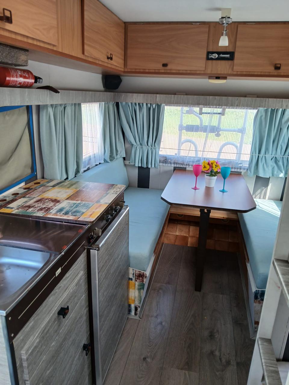 Vintage caravan Avento 395 T Luxe met stapelbed en voortent