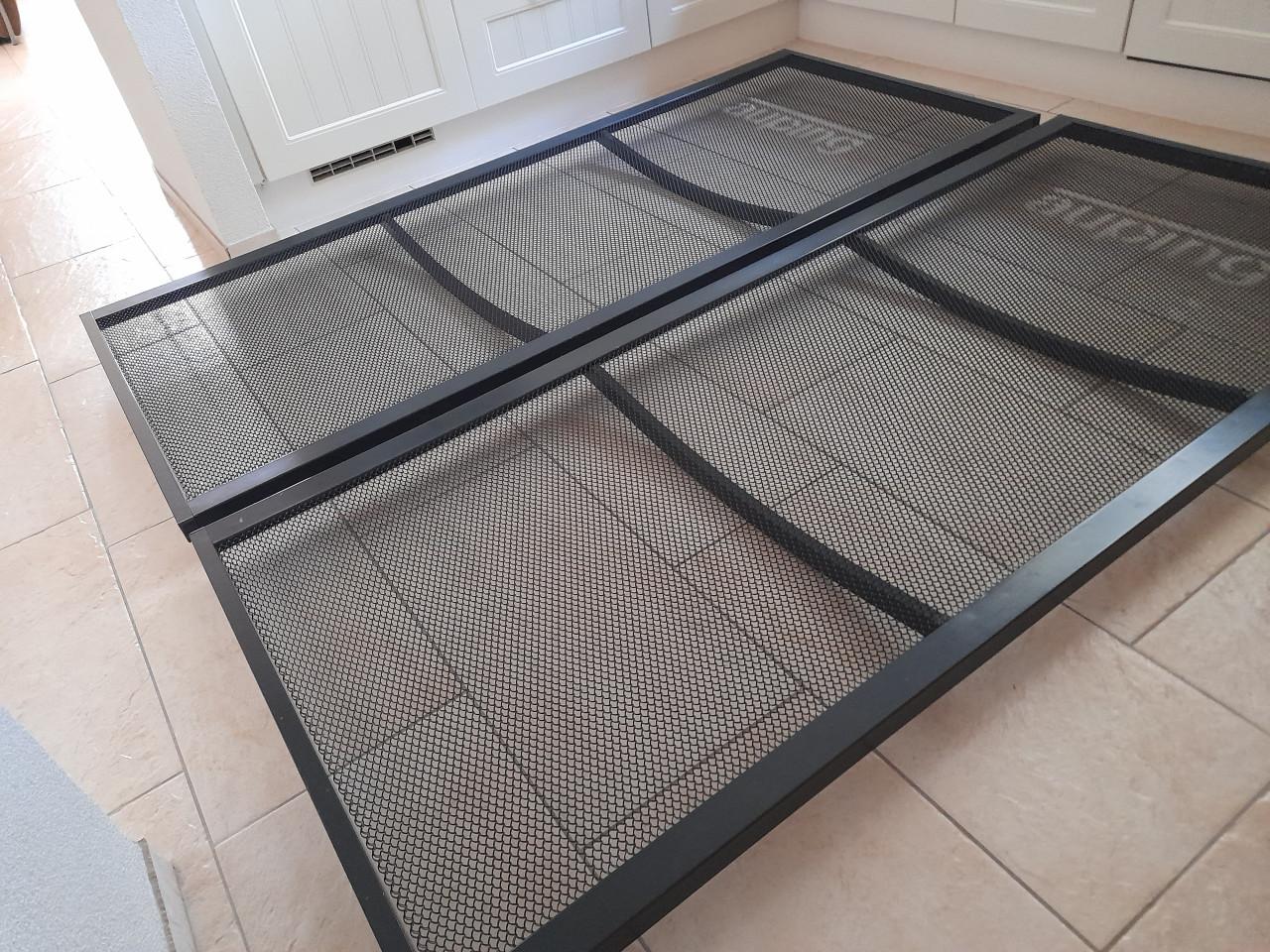 2 x Auping spiraal bodem 90 x 210  (in goede staat )