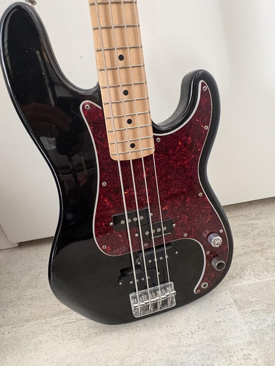 Squier P-Bass (Custom)