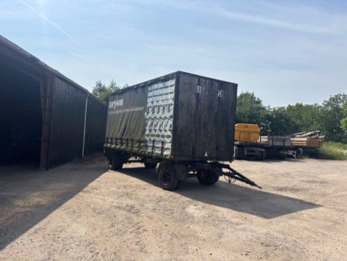 Bulthuis aanhanger met afneembare huif