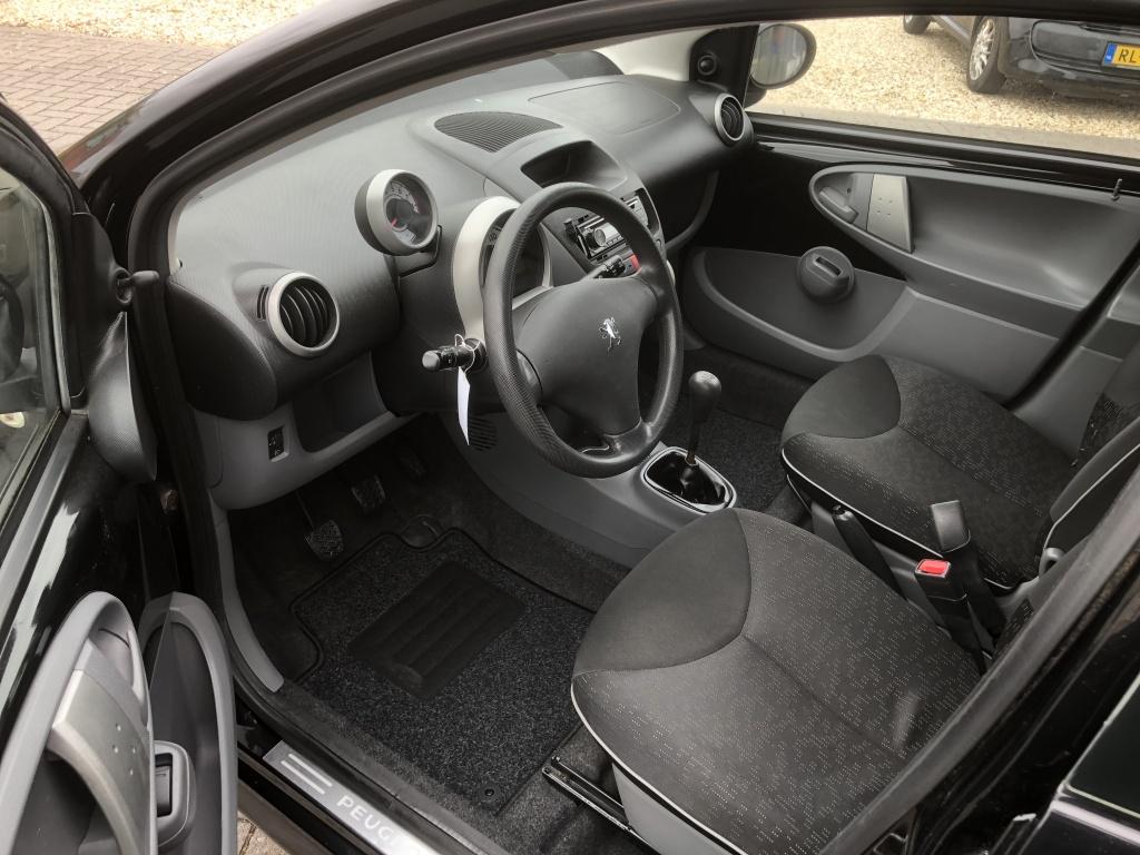 Peugeot 107 1.0-12v millesim 200