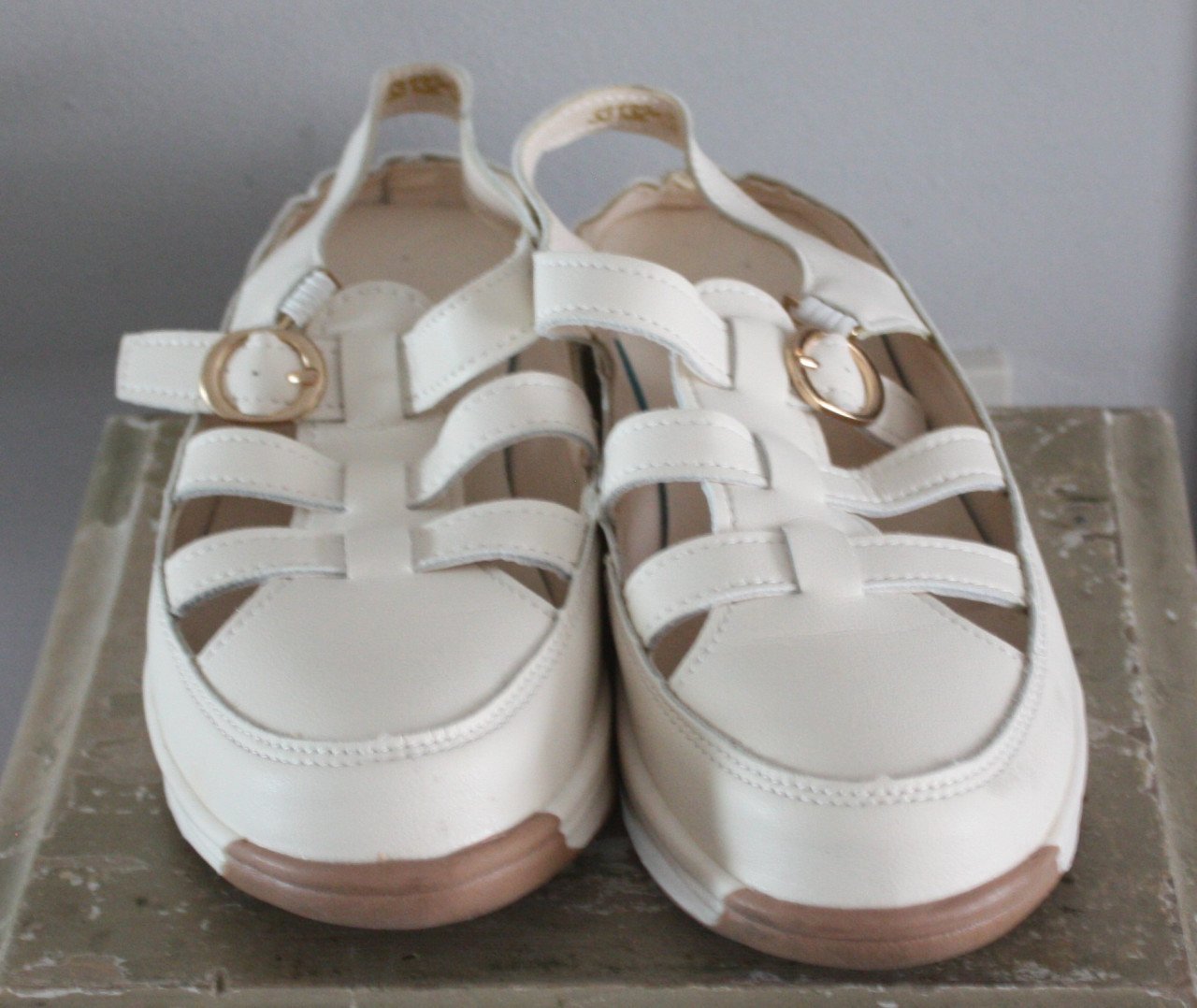 Nieuwe beige sandaalen  maat 36
