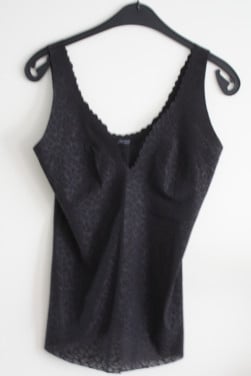 Zwart hempje- bira shirt  maat L