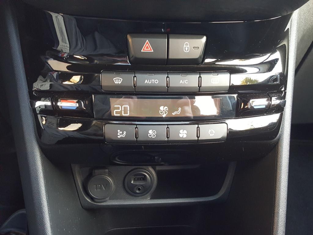 Peugeot 2008 1.2 puretech 110pk allure trekhaak | apple carplay & android a