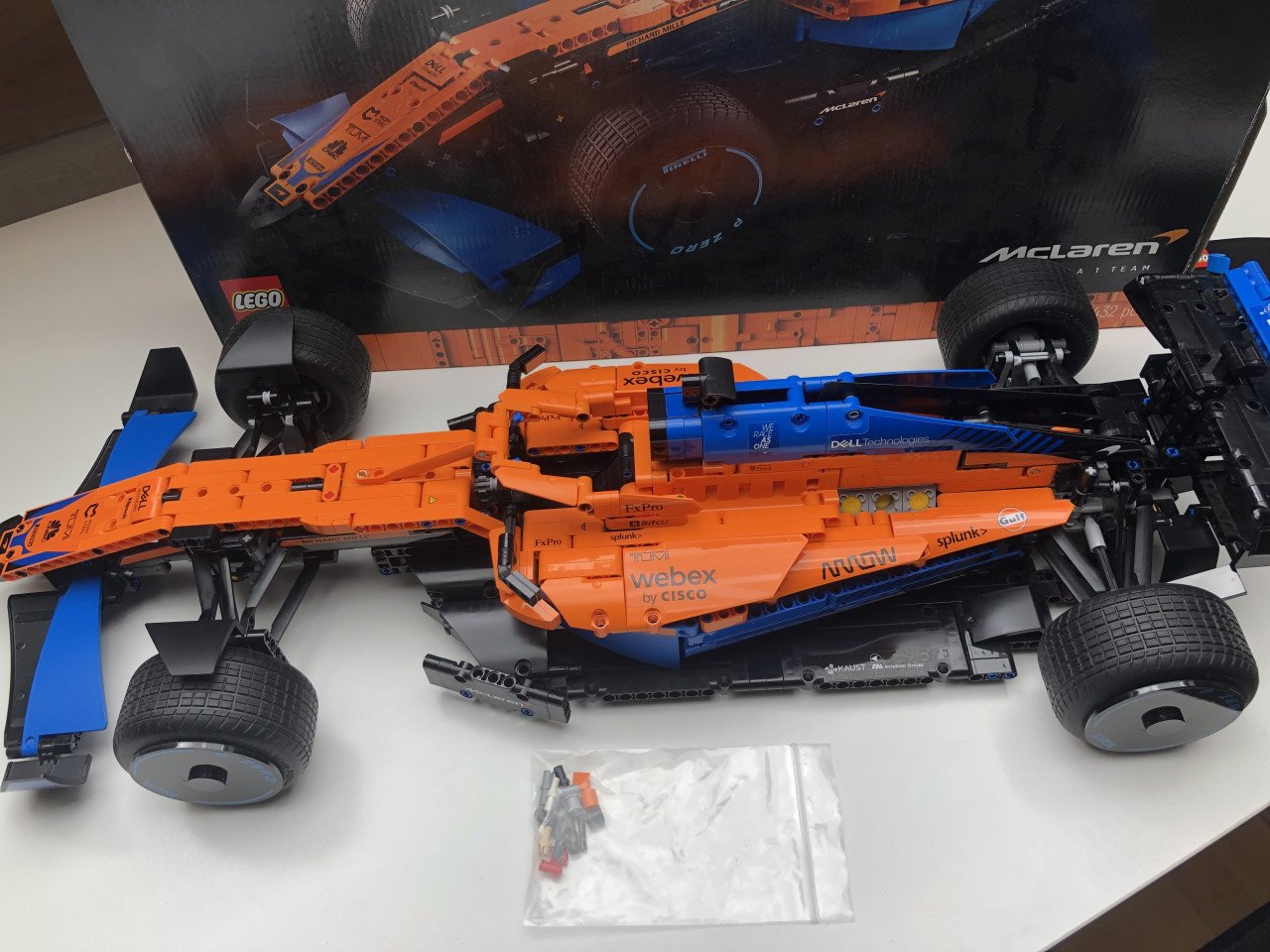 Lego Technic sets, 42141, met Pirelli stickers, 42171 en 42154, nieuwstaat.