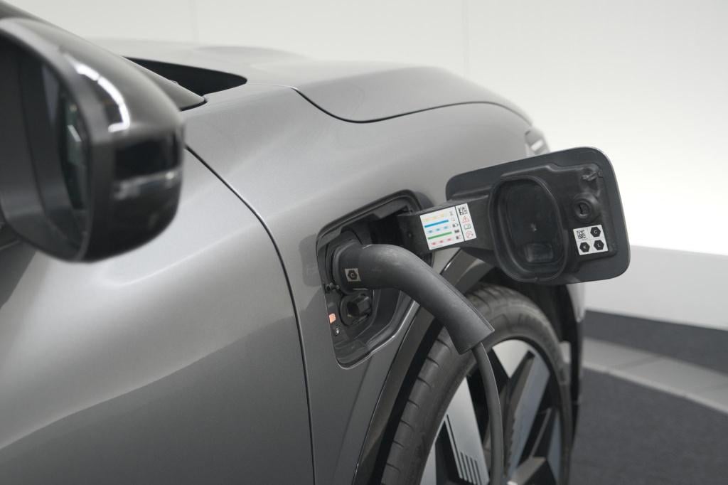Renault Megane E-tech ev60 optimum charge techno | 95,6% soh | 1 fase | cam