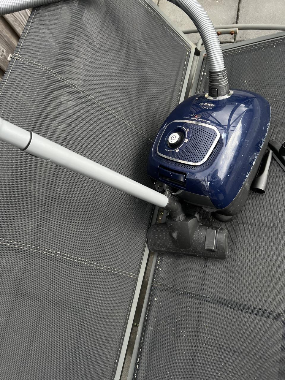 BOSCH serie 4 Stofzuiger compleet met hulpstukken als nieuw