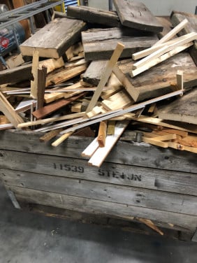 2 krat kachelhout samen voor 30 euro, koffie gratis