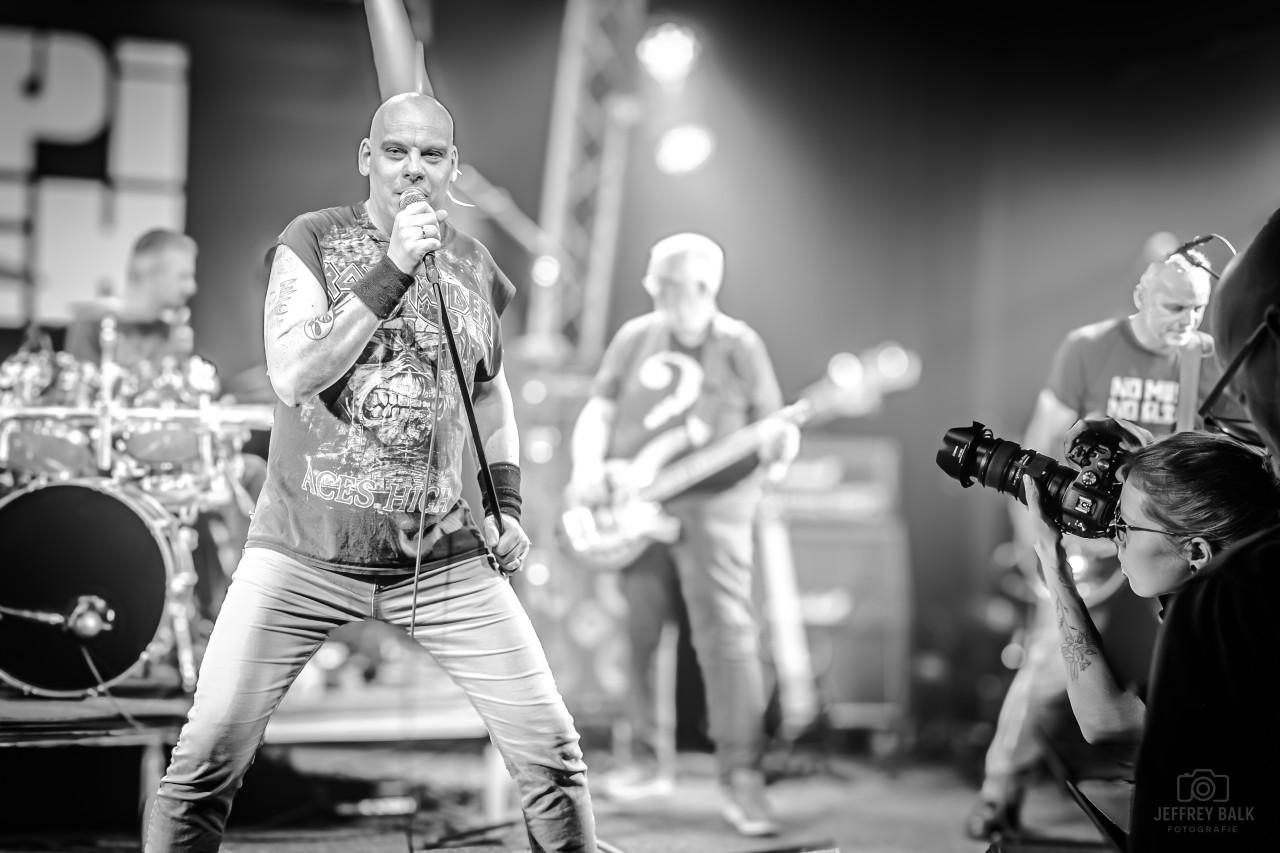 Gezocht zanger/frontman Hardrock coverband HARDBALL