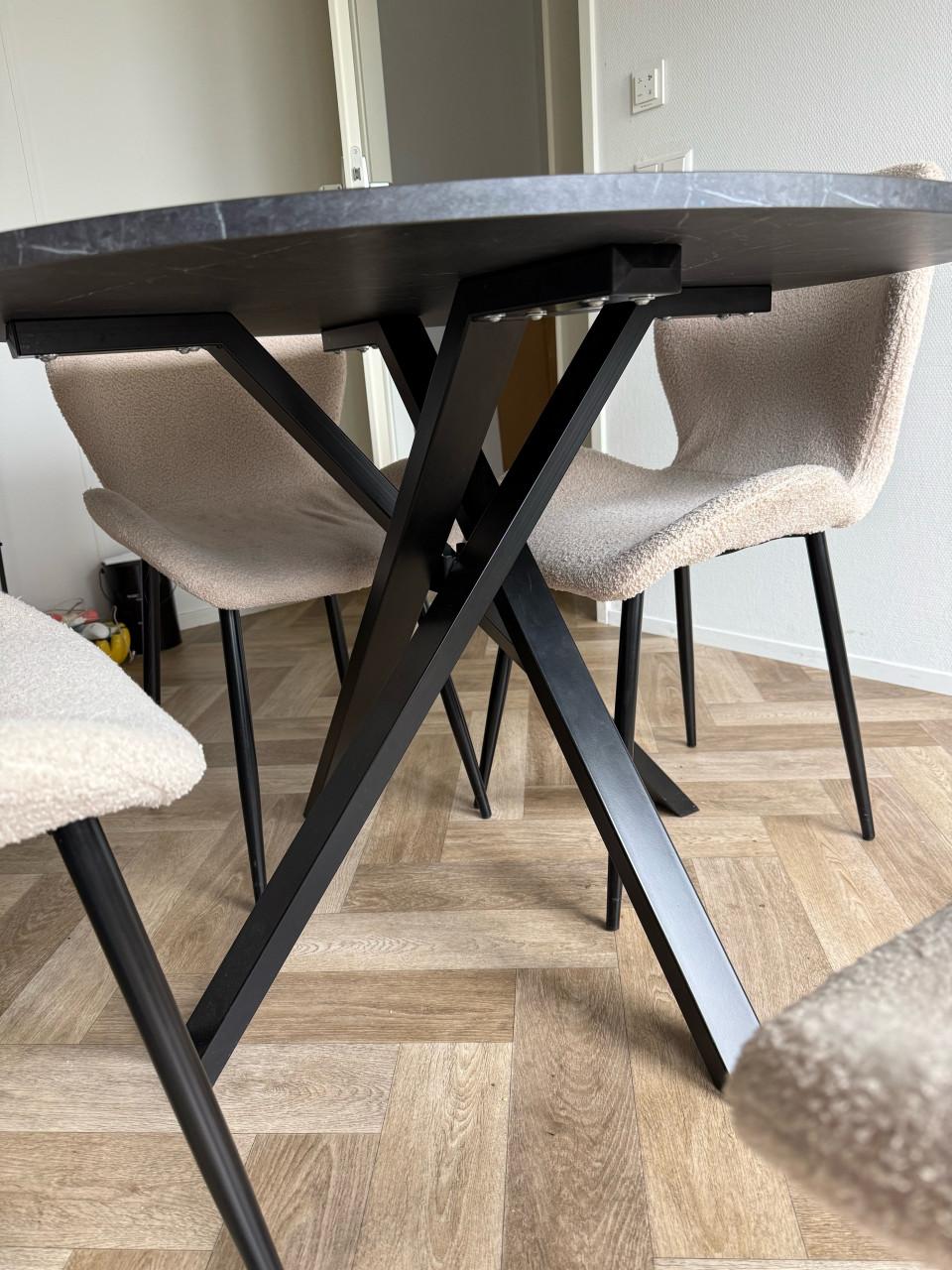 Ronde tafel met 4 stoelen