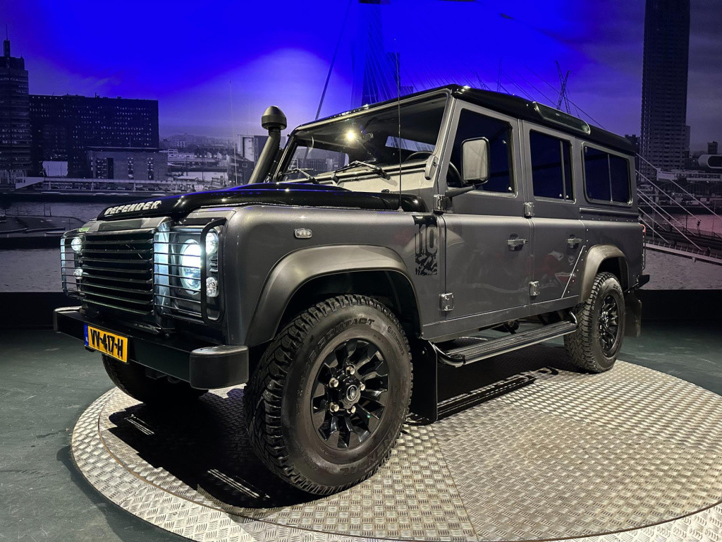 Land Rover Defender 2.4 td 110" x-tech dc *grijs kenteken 7 persoons*