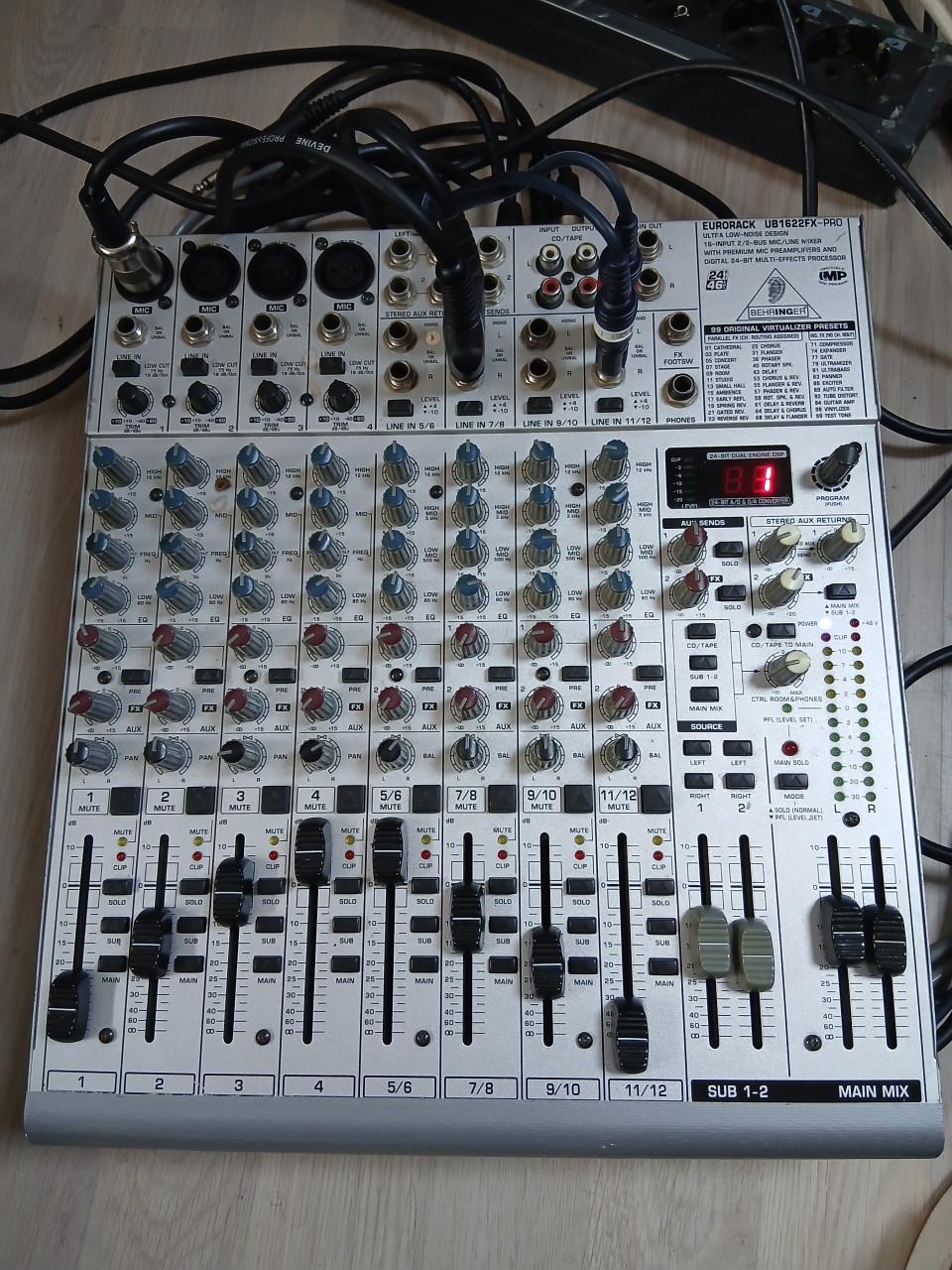 BEHRINGER MENGPANEEL UB 1622FX PRO