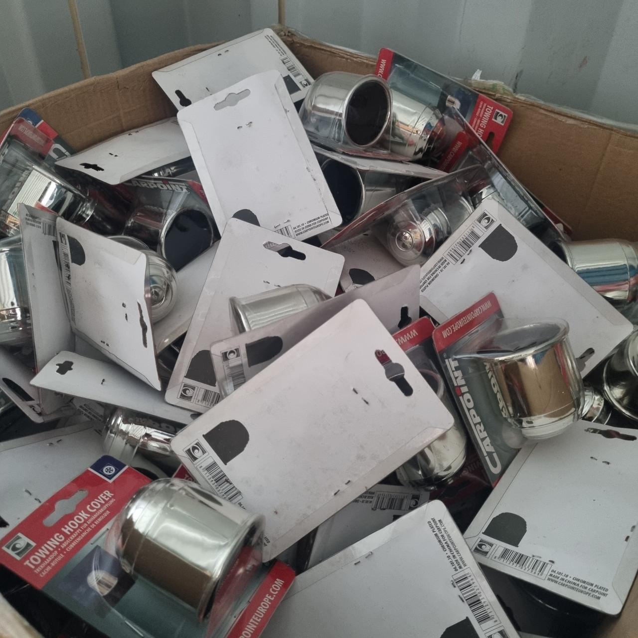 Doos met carpoint trekhaakdoppen rest ongeveer 50 stuks