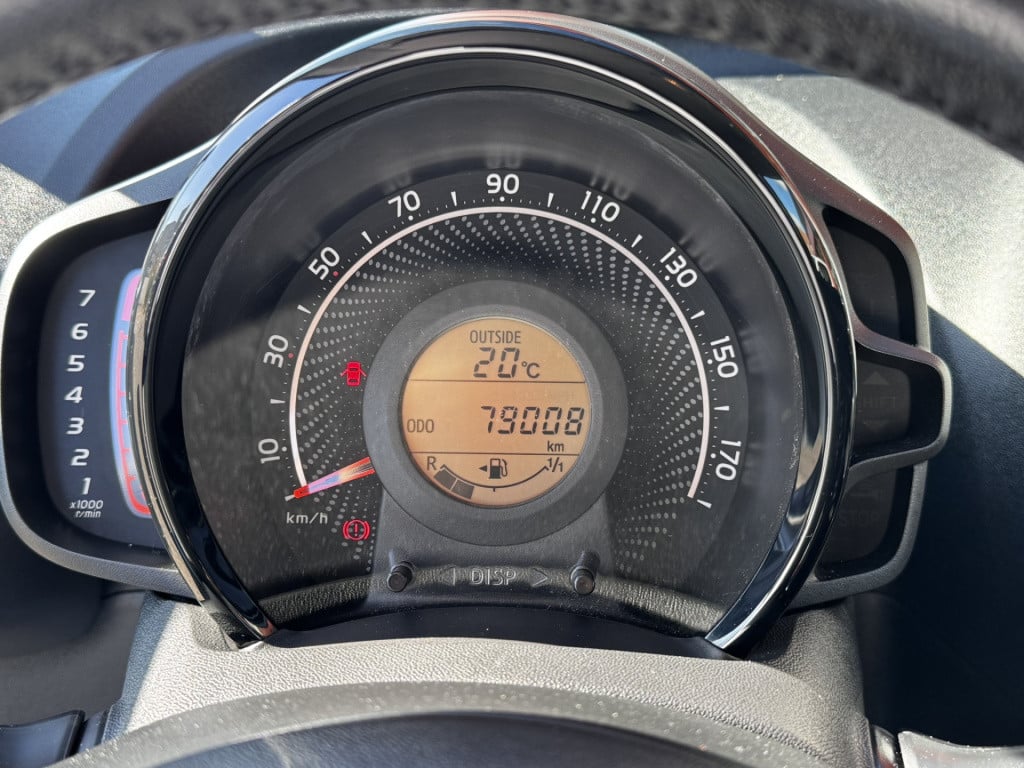 Toyota Aygo 1.0 vvt-i x-play | airco | radio | bluetooth | camera