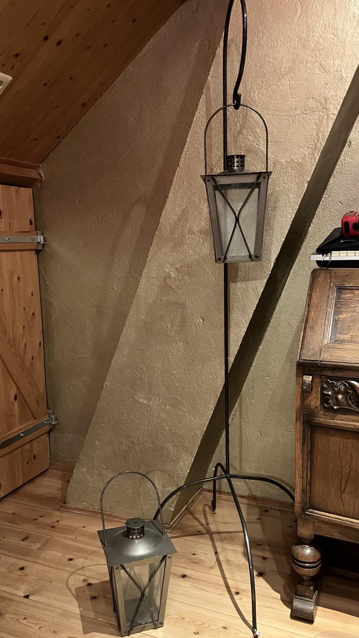 Zware stalen kandelaar op voet