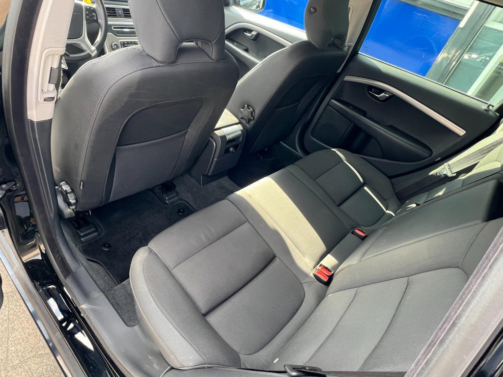 Volvo V70 1.6 d2 kinetic, trekhaak, navi, parkeersensoren enz...