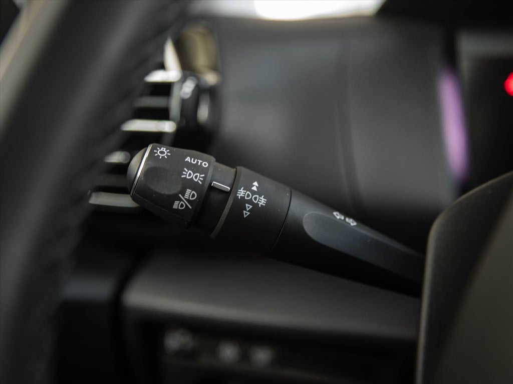 Citroen C4 1.2 puretech 130pk shine automaat | navigatie | hud | stoelverwa