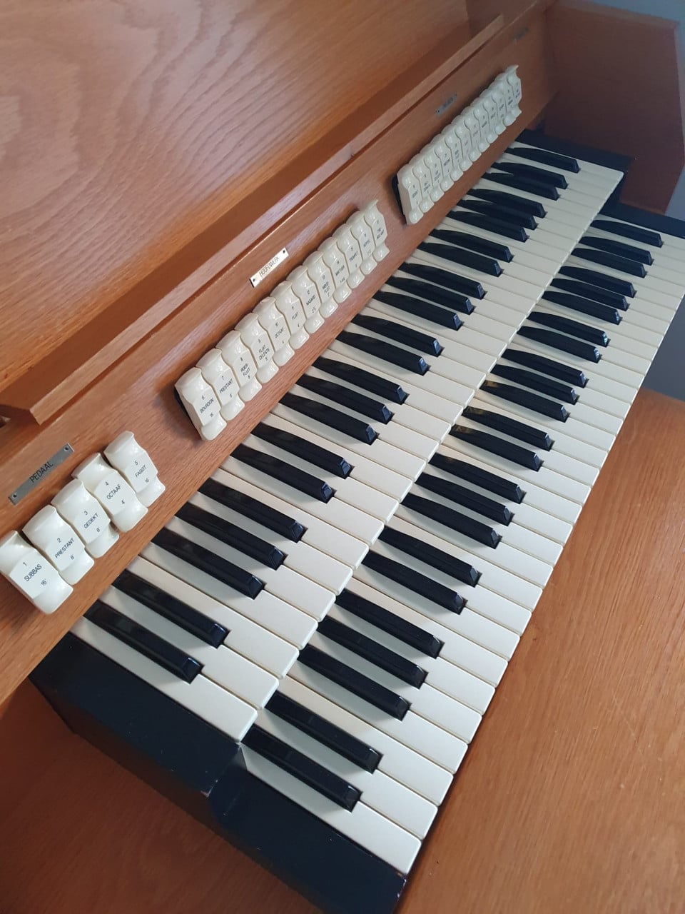 Orgel eminent omegan 7500 (werkt niet meer)