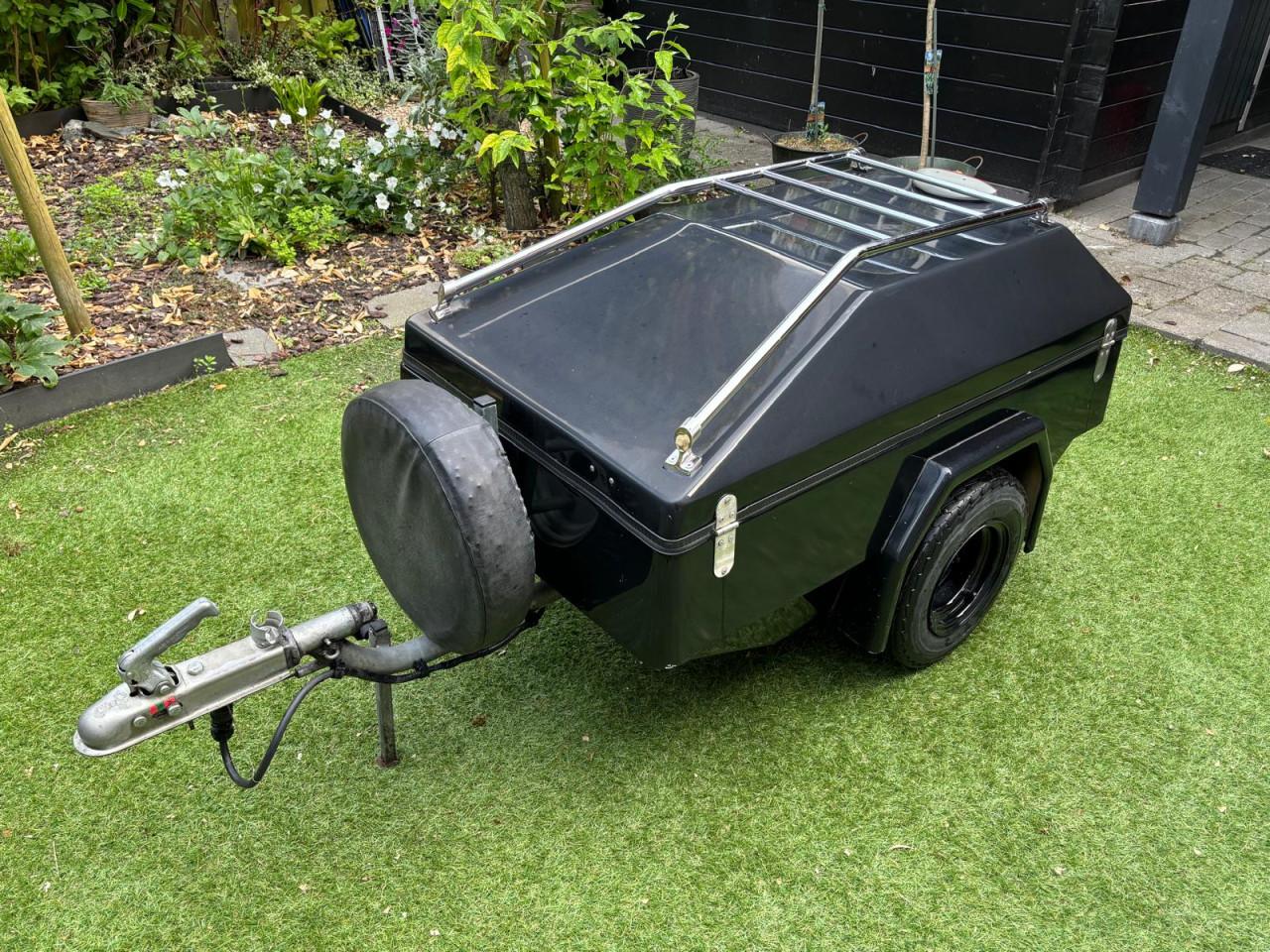 Aanhanger voor motor en/of kleine auto