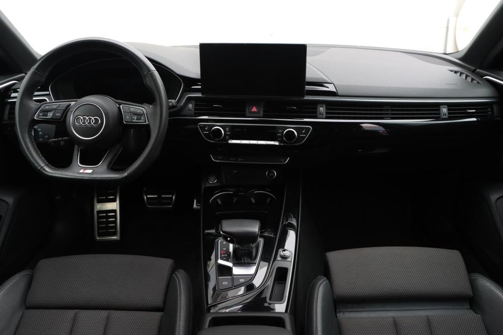 Audi A4 avant 35 tfsi s-line edition competition 150pk s-tronic