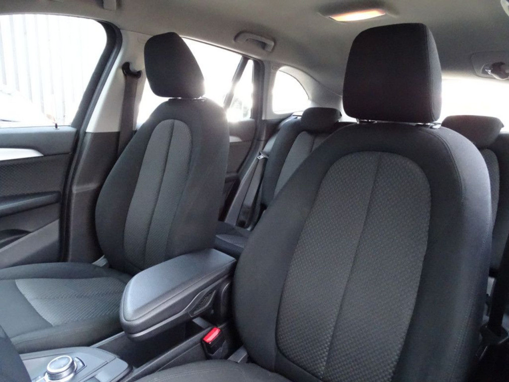 BMW X1 sdrive18i executive automaat | apple carplay | | el. koffer | 17"