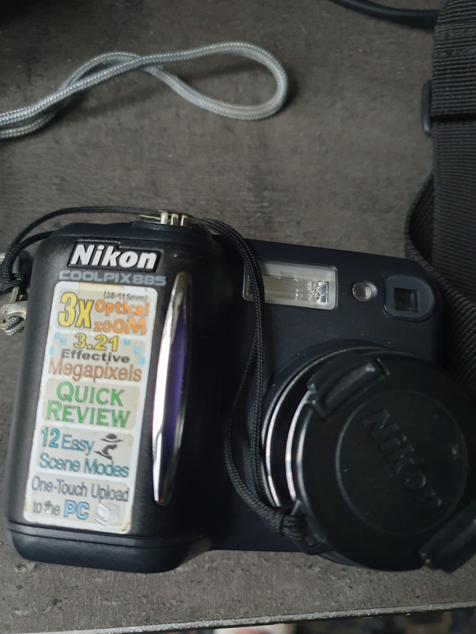 Zeer nette werkende Nikon Coolpix 885 zoom camera met accessoires...