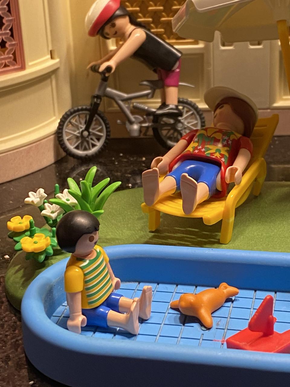 Playmobil zwembad met kinderen moeder en mountainbikesters