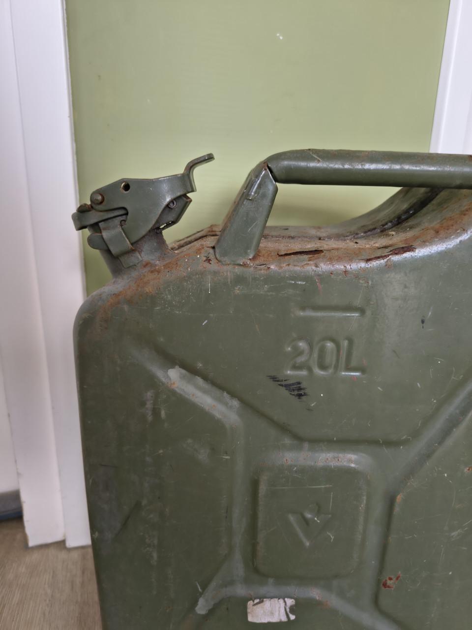 Prachtige groene militaire tank, benzinetank 20L army, groen