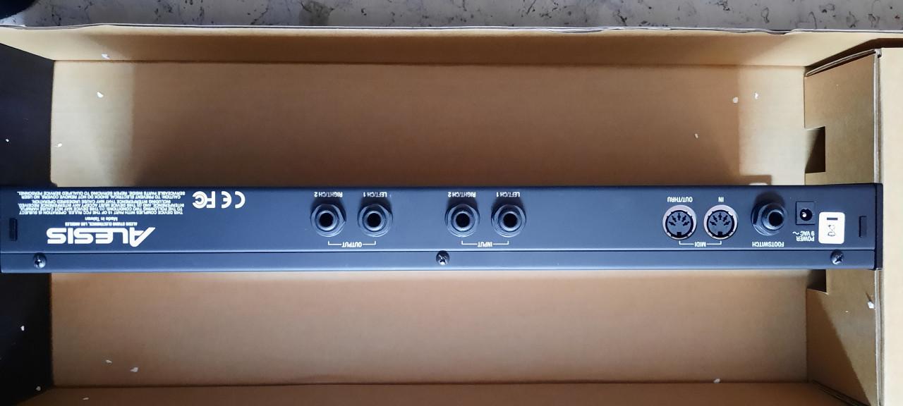 Alesis MidiVerb4 effectsprocessor ongebruikt in doos