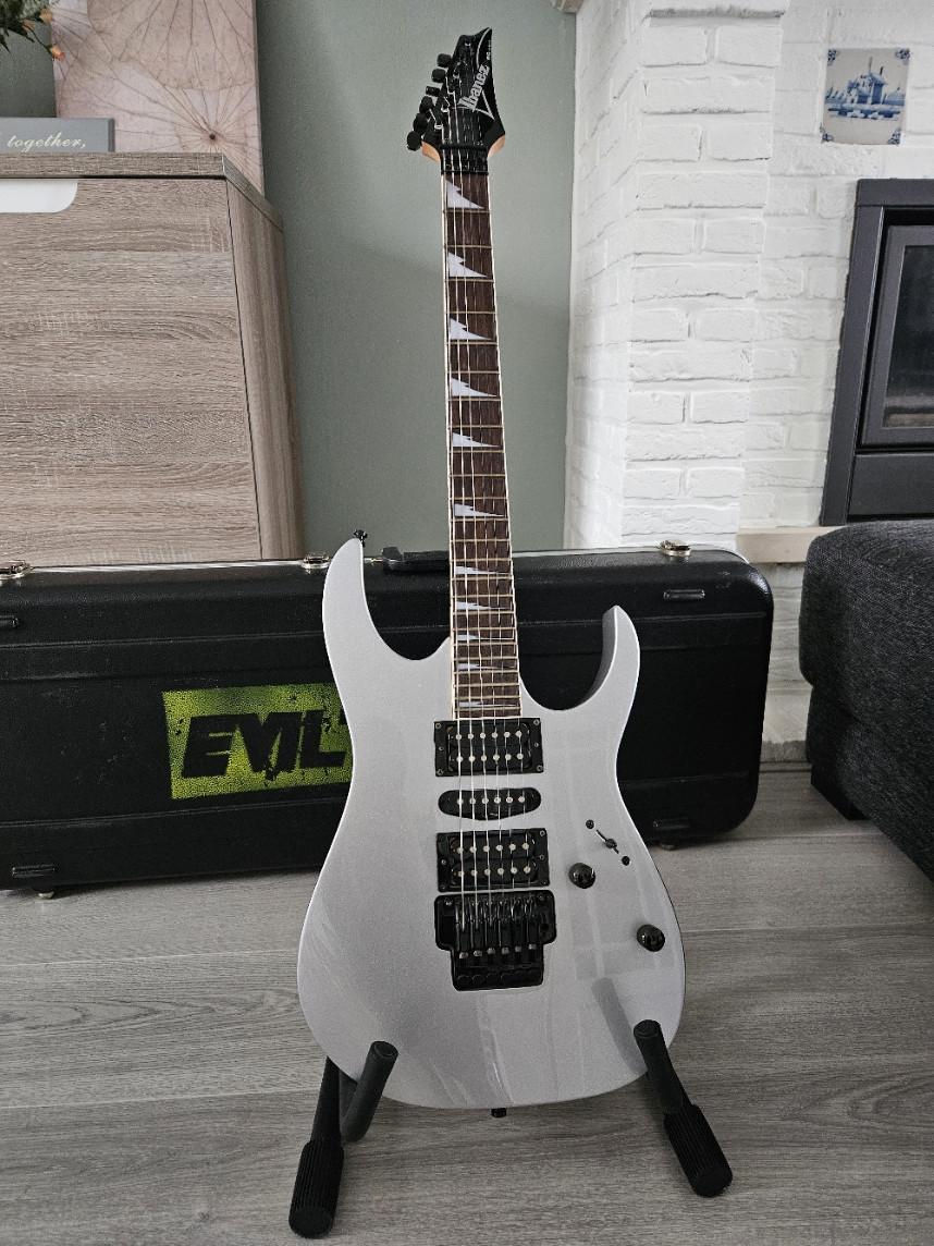 Ibanez RG 370 DX Met Versterker En Toebehoren Te Koop.