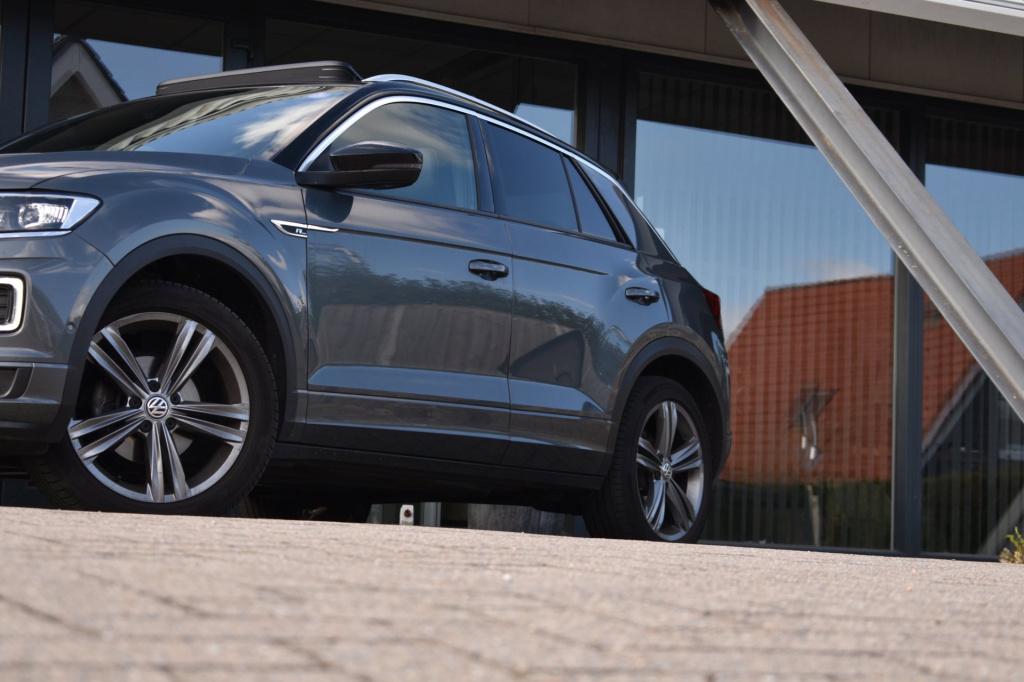 Volkswagen T-roc 1.5 tsi r-line | pano | trekhaak | camera | beats | nap | 