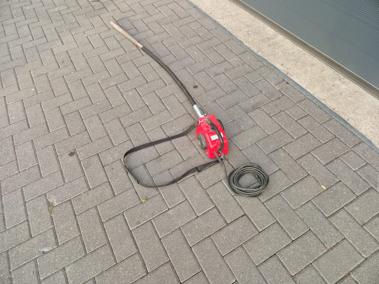 Betontrilnaad te huur