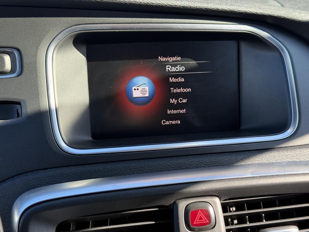 Volvo V40 t3 153pk aut6 polar+ sport| panodak| camera| h&k sound| trekhaak